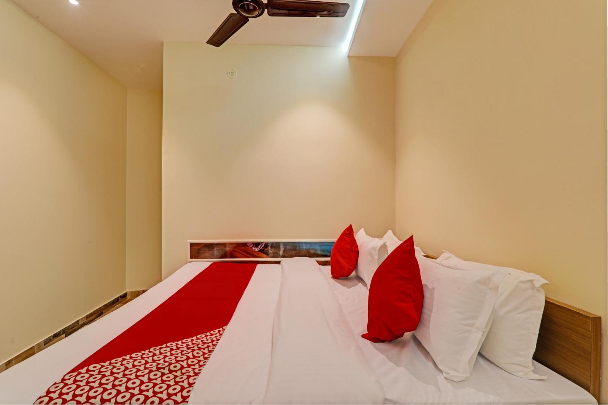 Hotel O Royal Regency Palace Gorakhpur Kültér fotó